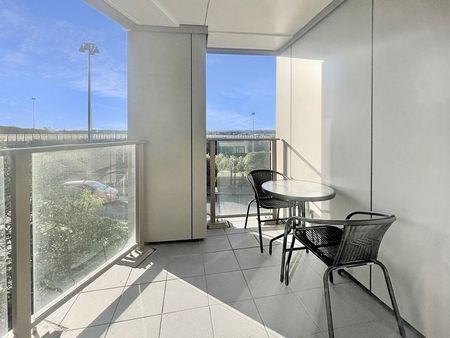 Chic Central Apt with Balcony! - Photo 4