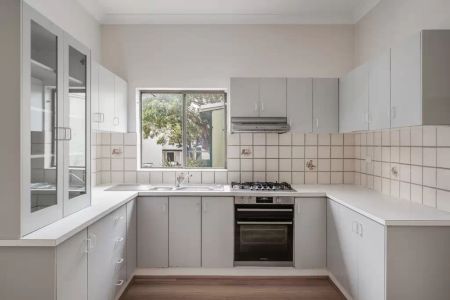 Freshly Updated Family Home in a Prime Hurlstone Park Location - Photo 5