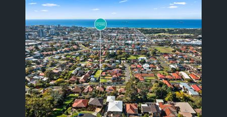 Charming home with ocean views - Photo 5