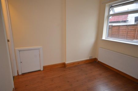 1 bedroom Flat To Let - Photo 2