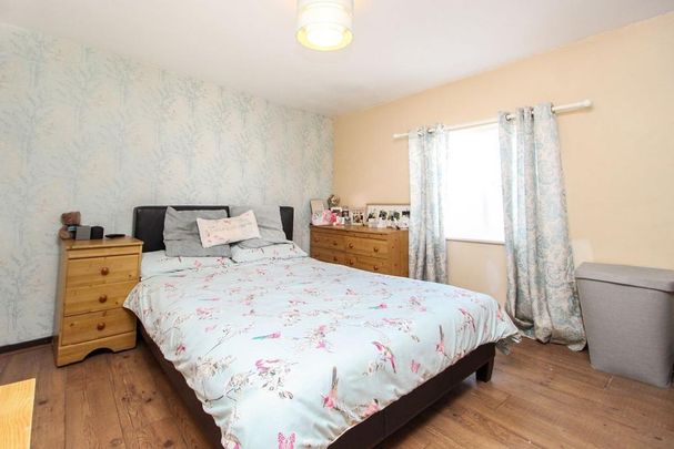 2 bedroom end of terrace house to rent - Photo 1