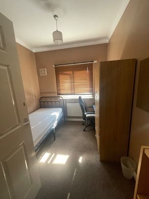 Room in a Shared House, London, E14 - Photo 1