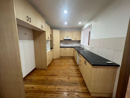 3 Avonlea Crescent, Bass Hill NSW 2197 - House For Rent | Domain - Photo 5