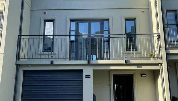 4 BDR Townhouse For Rent - Photo 1