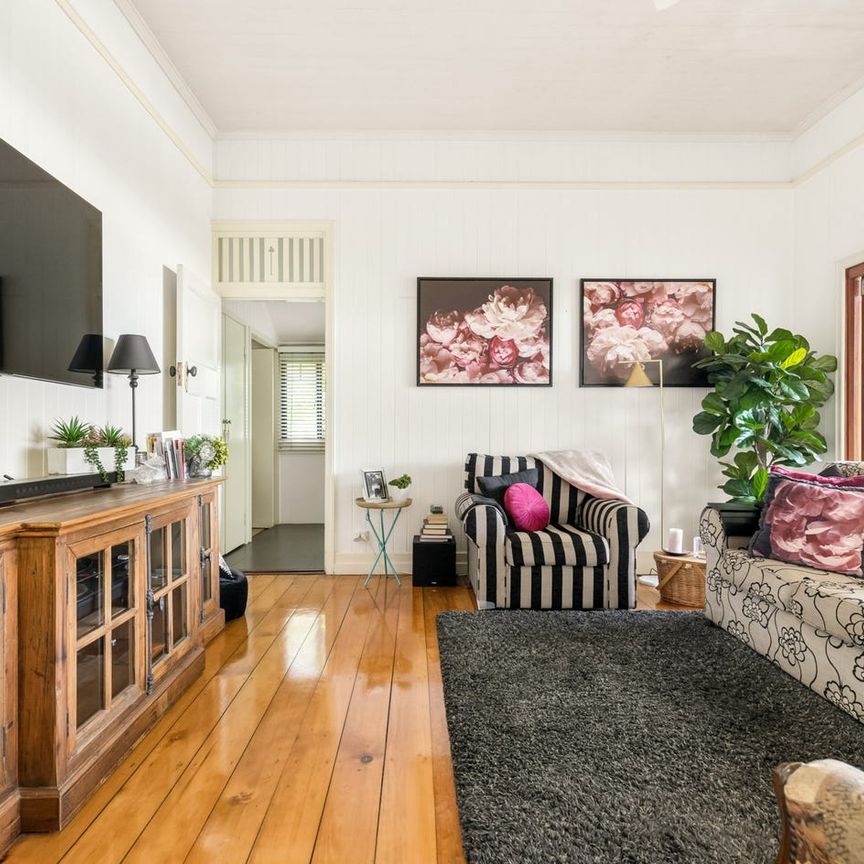 Timeless Charm - A Family Dream Home - Photo 1