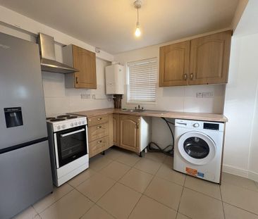 2 bedroom ground floor flat to rent - Photo 2