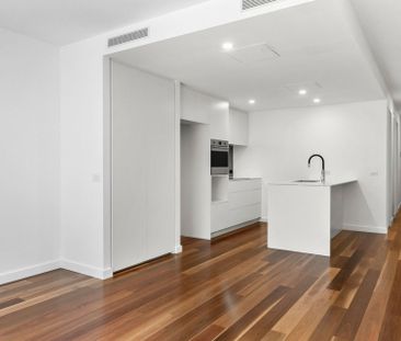 Welcome To The Parade! - Photo 1