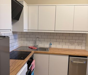 1 Bed Flat, Trinity Rd, SW17 - Photo 1