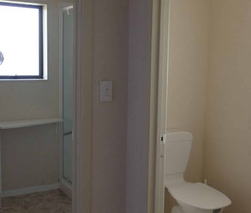 Leamington Studio - Furnished - Photo 3