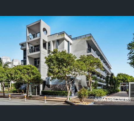 207/3 Como Crescent, Southport, Qld 4215 - Photo 3