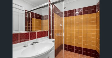 Spacious Ground Floor Unit In Unbeatable Location - Photo 5