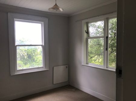 Sunny one-bedroom flat, The Glen - Photo 3