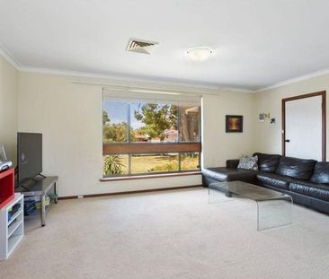 Lovely Family Home close to it all! - Photo 4