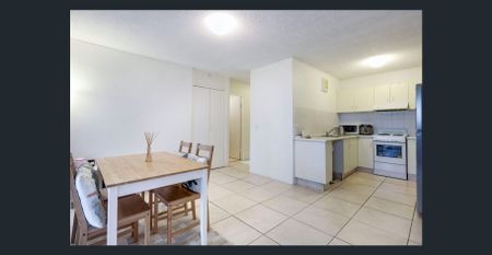 Two-bedroom unit in prime Southport location - Photo 4