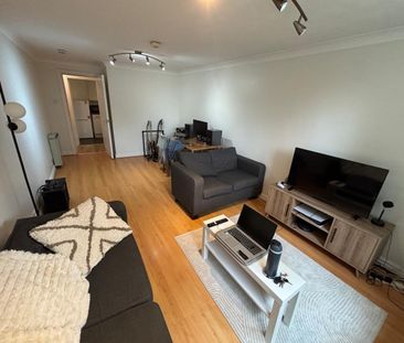 2 Bed Flat, Broomfield Lodge, LS6 - Photo 2