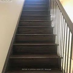 41 MONTROSE BOULEVARD - Photo 1