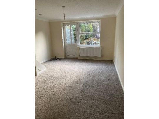 2 bed Town House, - Photo 1