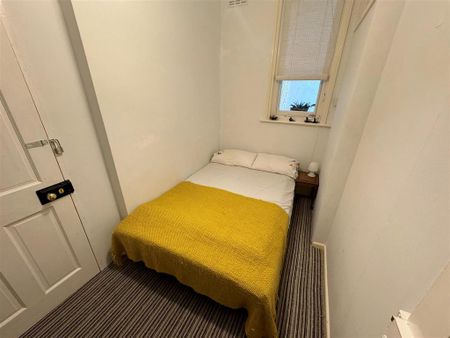 3 bedroom flat to rent - Photo 3