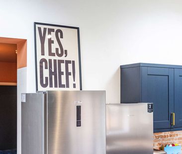 Newley refurbished property close to UHW Room 1 - Photo 3