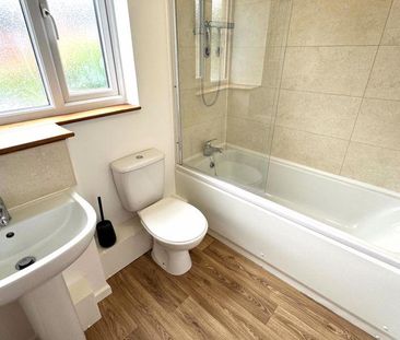 2 bedroom terraced house to rent - Photo 2