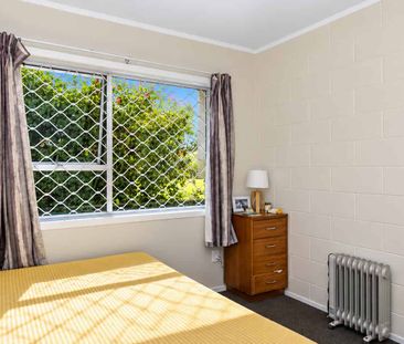 Lovely 2 bedroom unit - Photo 3