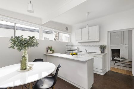 Charming and Convenient Two Bedroom Stone Cottage Close to the City - Photo 4