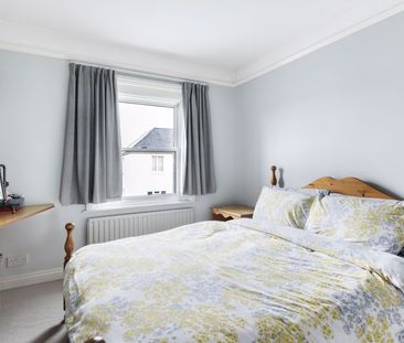 Hare Lane, Farncombe - 3 bedrooms Property for lettings - Seymours - Photo 2