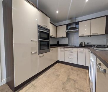 4 bedroom private hall to rent - Photo 5