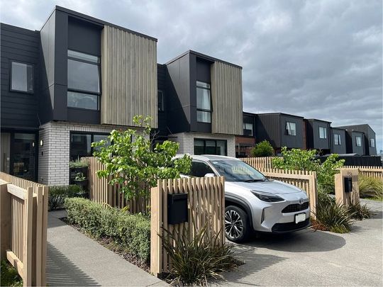 Low Maintenance Contemporary Townhouse - Photo 1