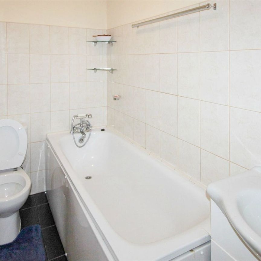 Makepeace Road, Northolt, UB5 - Photo 1