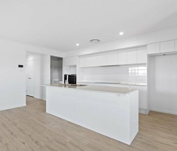 MODERN FAMILY HOME IN PRIME LOCATION! - Photo 5