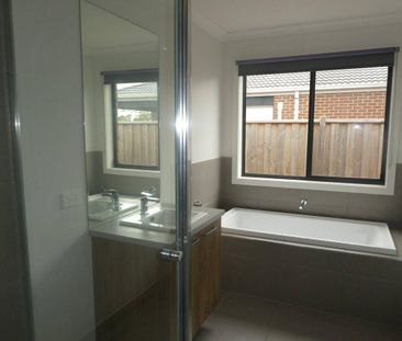 MODERN HOME IN SHANNON WATERS - Photo 5