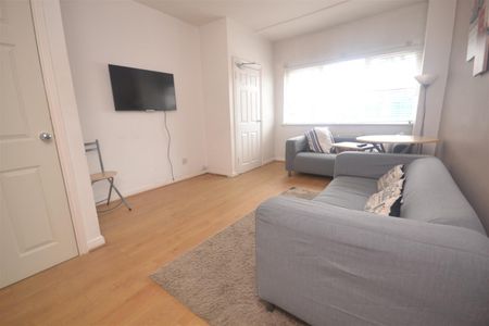 1 bedroom Flat To Let - Photo 4