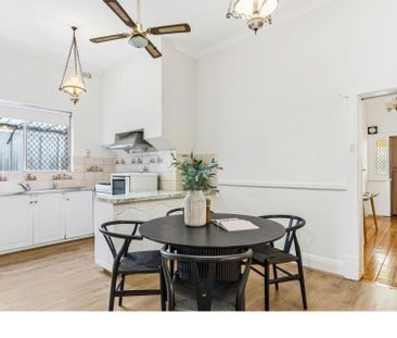 Spacious Family Home in Highly Desirable Suburb - Photo 4