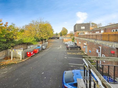 2 bedroom Flat To Let - Photo 2