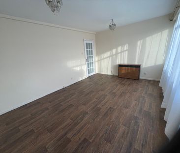 239-241 High Road - Photo 3