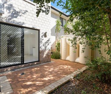 Modern Townhouse with Air Conditioning! - Photo 5