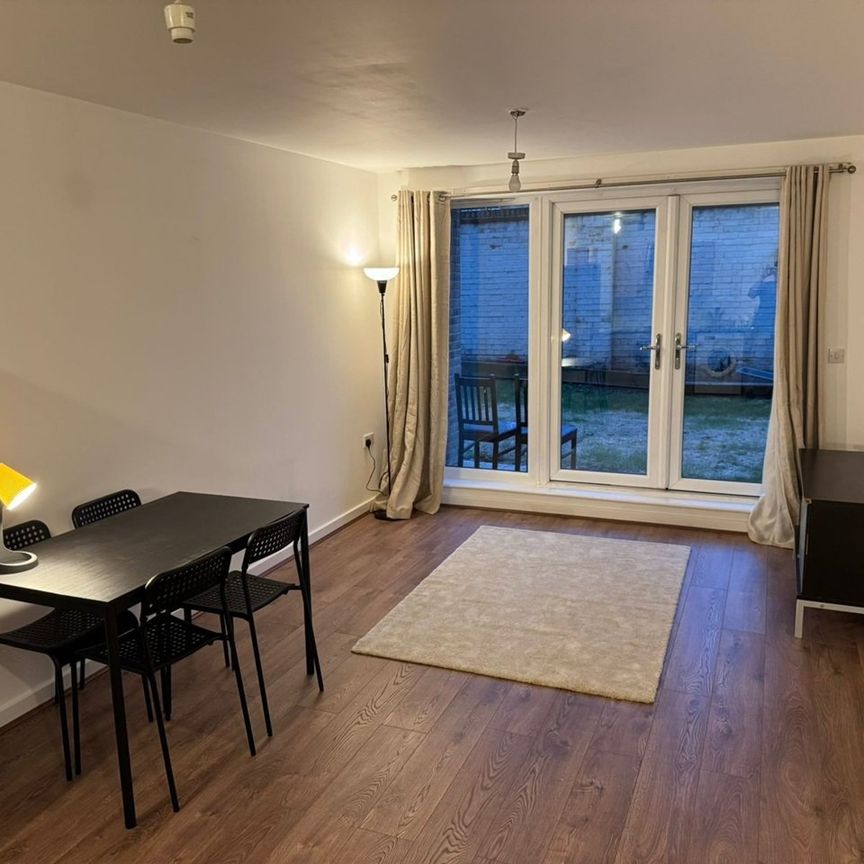 Room in a Shared Flat, Walthamstow Central, E17 - Photo 1