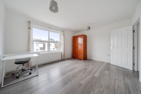 4 bedroom semi-detached house to rent - Photo 3