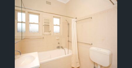 IDEAL FAMILY HOME - Photo 4