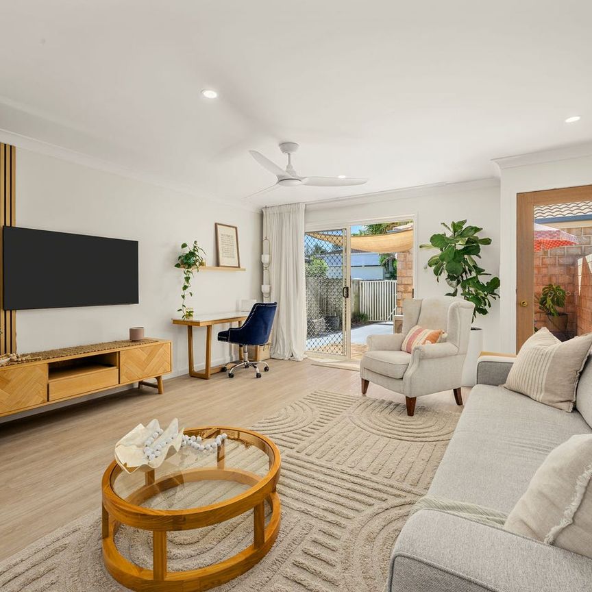 Short Term Fully Furnished House, 500m to Beach - Photo 1