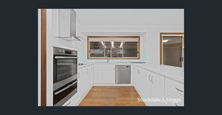 Relaxed Living Within A Short Drive To The Water - Photo 4