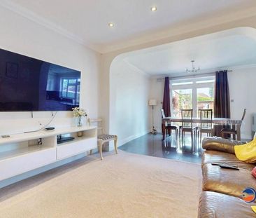 4 bedroom semi-detached house to rent - Photo 2