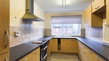 2 bedroom flat to rent - Photo 5