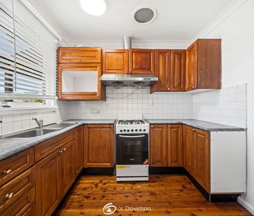 Spacious Family Home with Large Yard & Double Garage - Photo 5