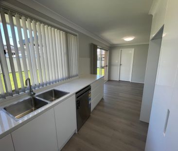 Popular Location - Family Home - Photo 4