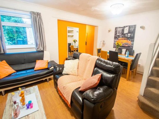 6 bedroom house to rent - Photo 1