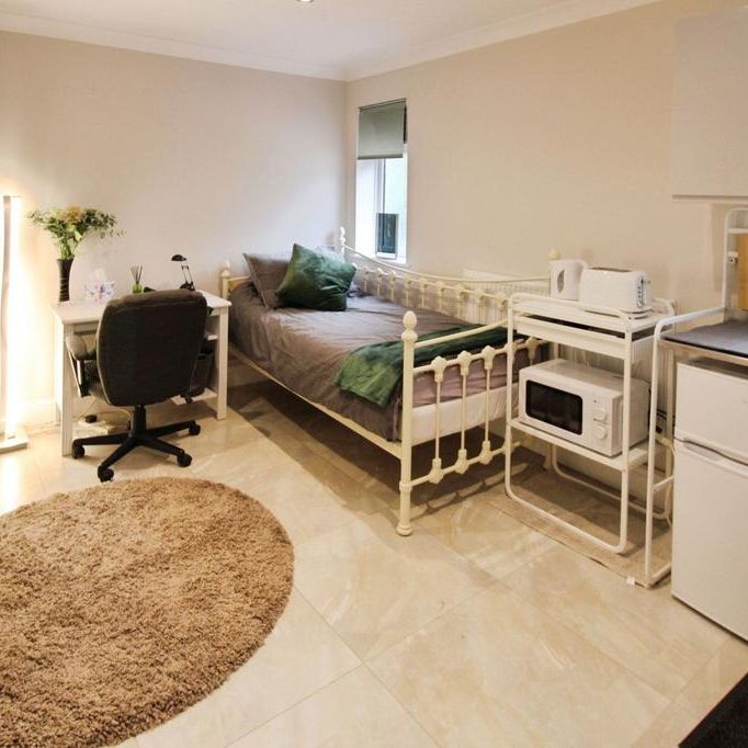 Studio to rent - Photo 1