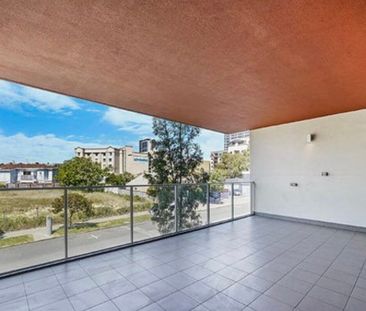 East Perth - Photo 4