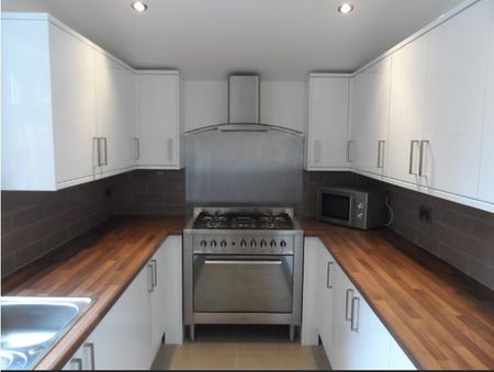 5 Bed Terraced House, Crofton Street, M14 - Photo 5